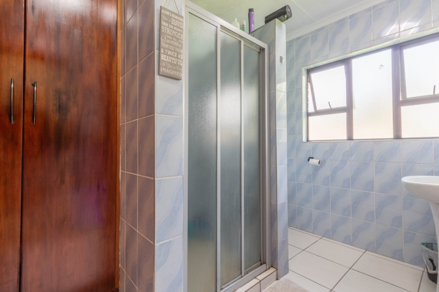 6 Bedroom Property for Sale in Bredell Gauteng