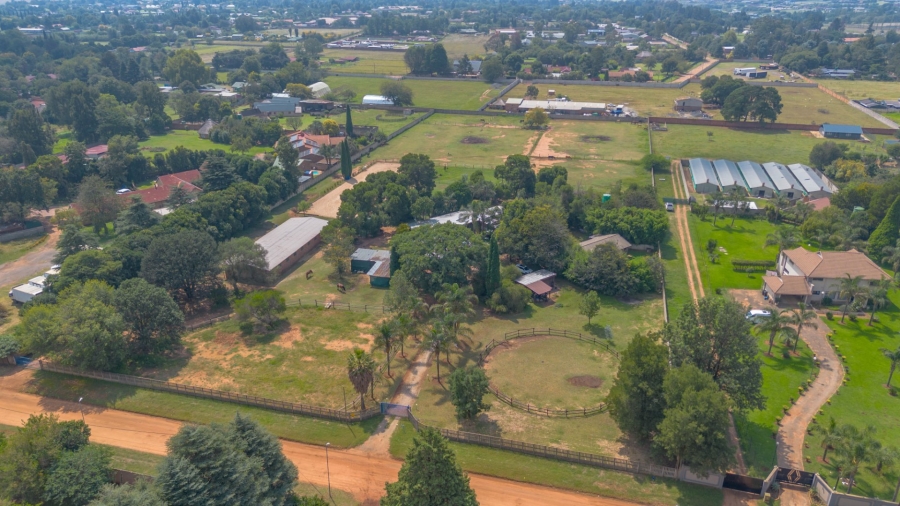 6 Bedroom Property for Sale in Bredell Gauteng