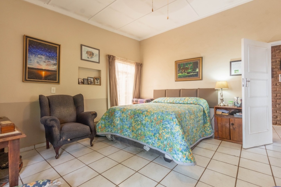 6 Bedroom Property for Sale in Bredell Gauteng