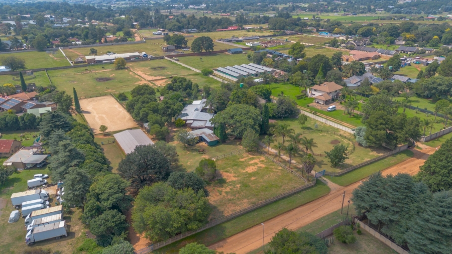 6 Bedroom Property for Sale in Bredell Gauteng