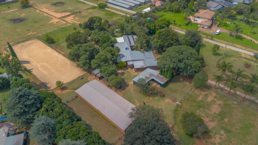 6 Bedroom Property for Sale in Bredell Gauteng