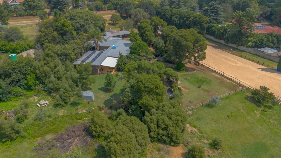 6 Bedroom Property for Sale in Bredell Gauteng