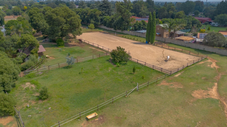 6 Bedroom Property for Sale in Bredell Gauteng
