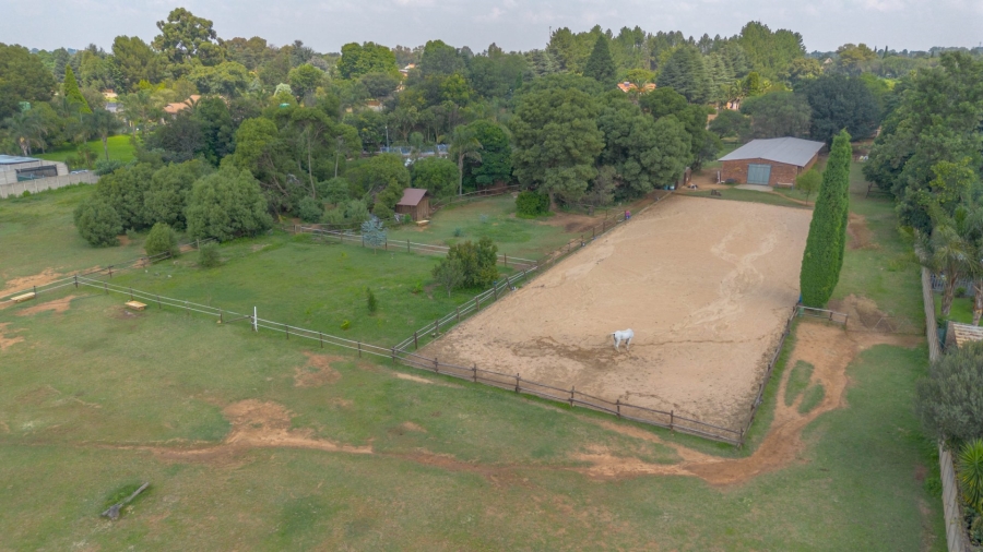 6 Bedroom Property for Sale in Bredell Gauteng