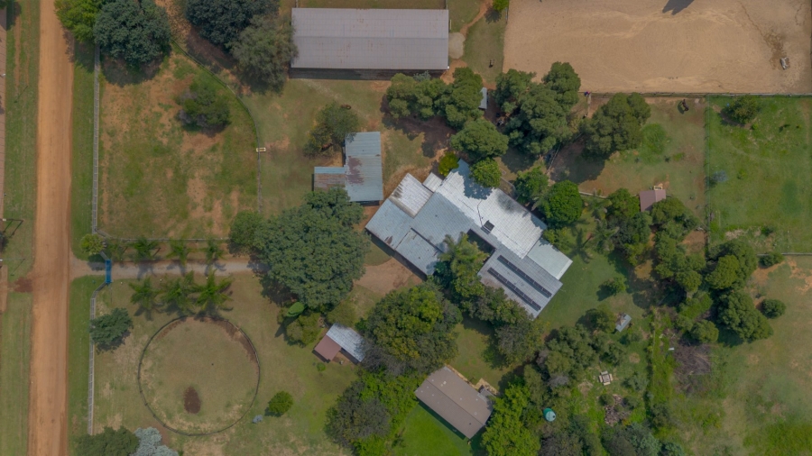 6 Bedroom Property for Sale in Bredell Gauteng