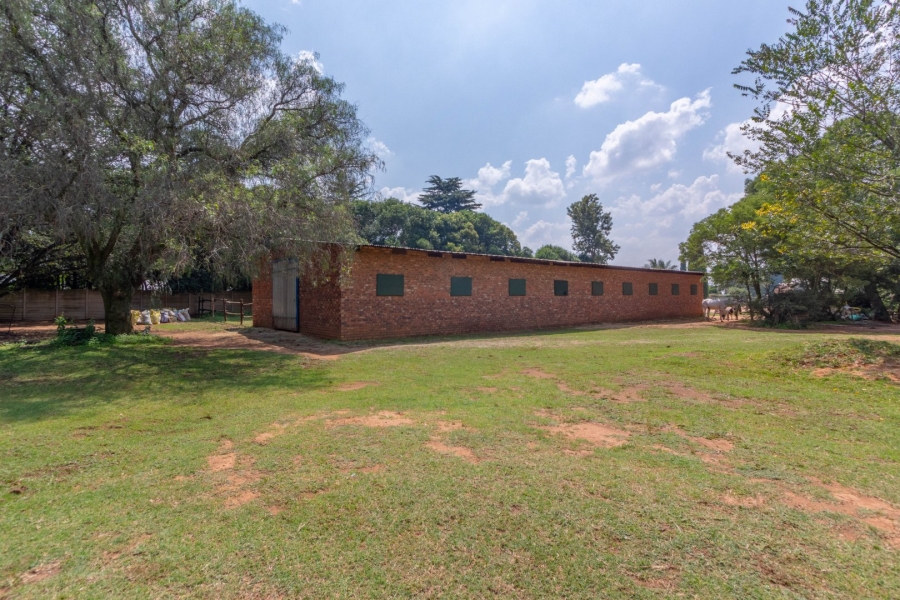 6 Bedroom Property for Sale in Bredell Gauteng