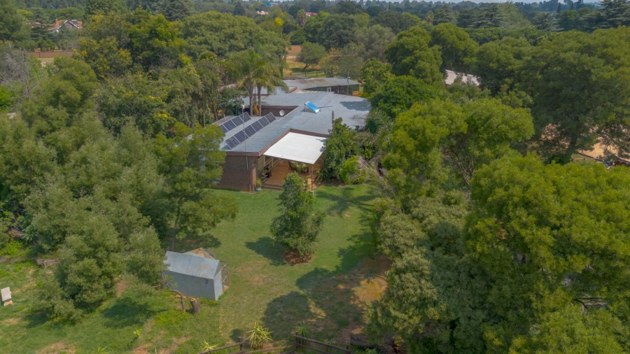 6 Bedroom Property for Sale in Bredell Gauteng