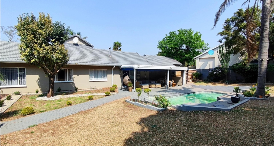 5 Bedroom Property for Sale in Weltevreden Park Gauteng