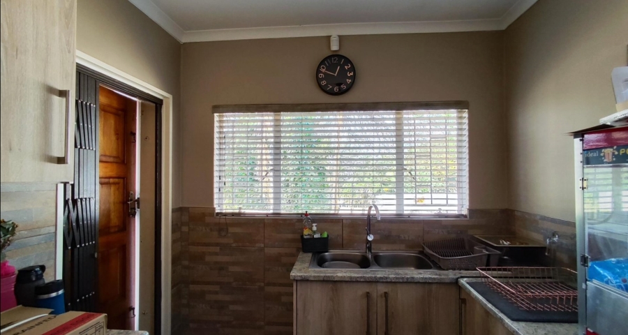 5 Bedroom Property for Sale in Weltevreden Park Gauteng