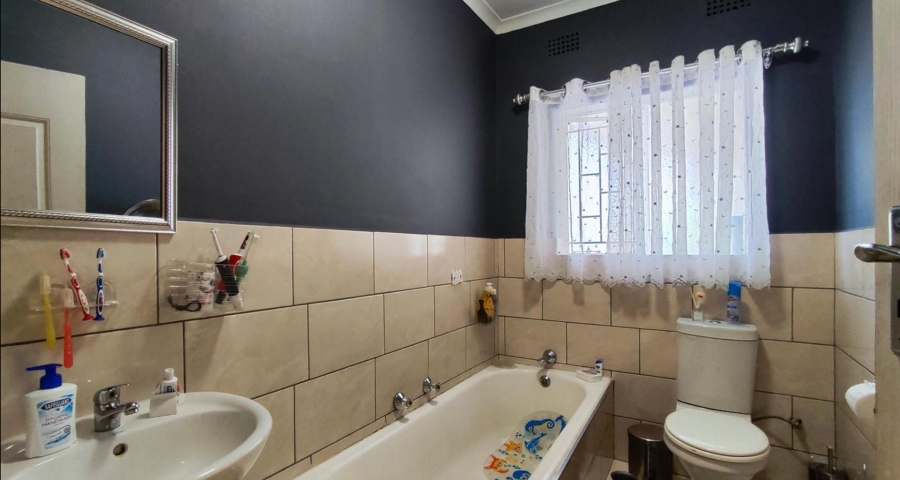 5 Bedroom Property for Sale in Weltevreden Park Gauteng