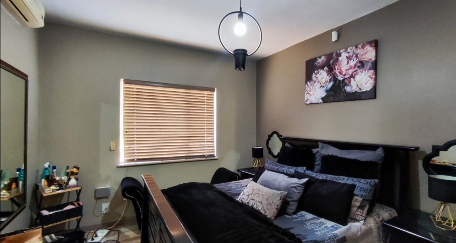 5 Bedroom Property for Sale in Weltevreden Park Gauteng