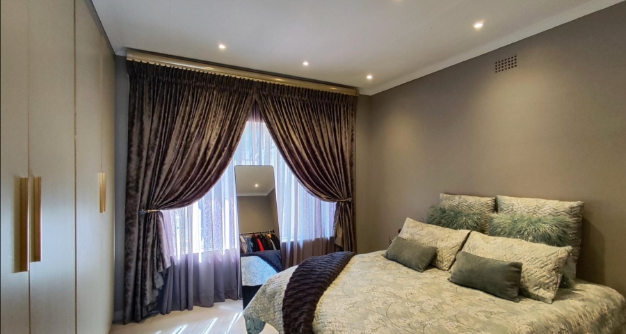 5 Bedroom Property for Sale in Weltevreden Park Gauteng