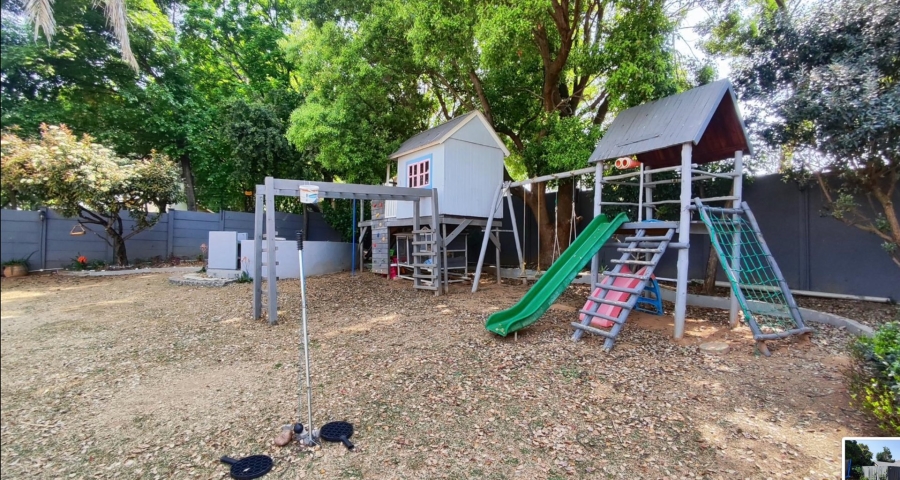 5 Bedroom Property for Sale in Weltevreden Park Gauteng