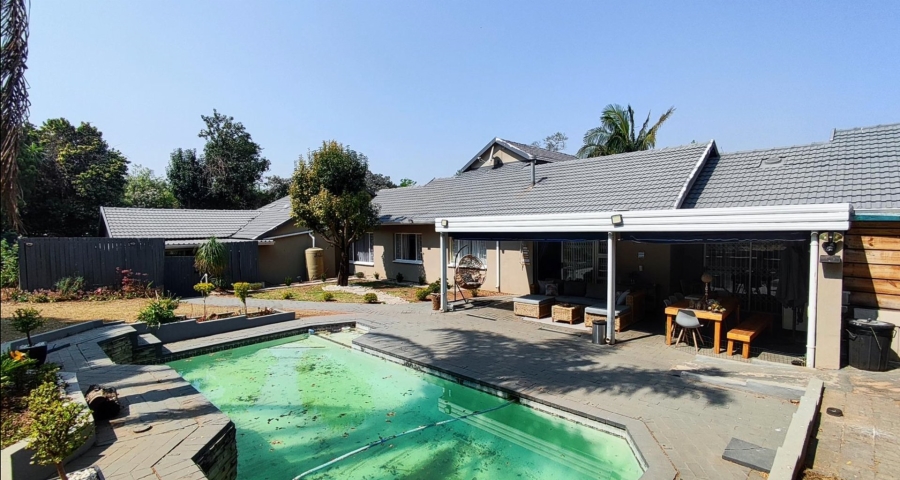 5 Bedroom Property for Sale in Weltevreden Park Gauteng