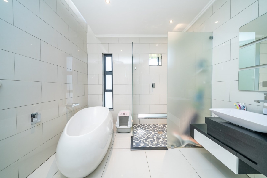 4 Bedroom Property for Sale in Greenstone Hill Gauteng