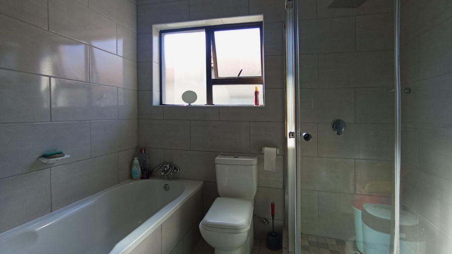 3 Bedroom Property for Sale in The Orchards Gauteng