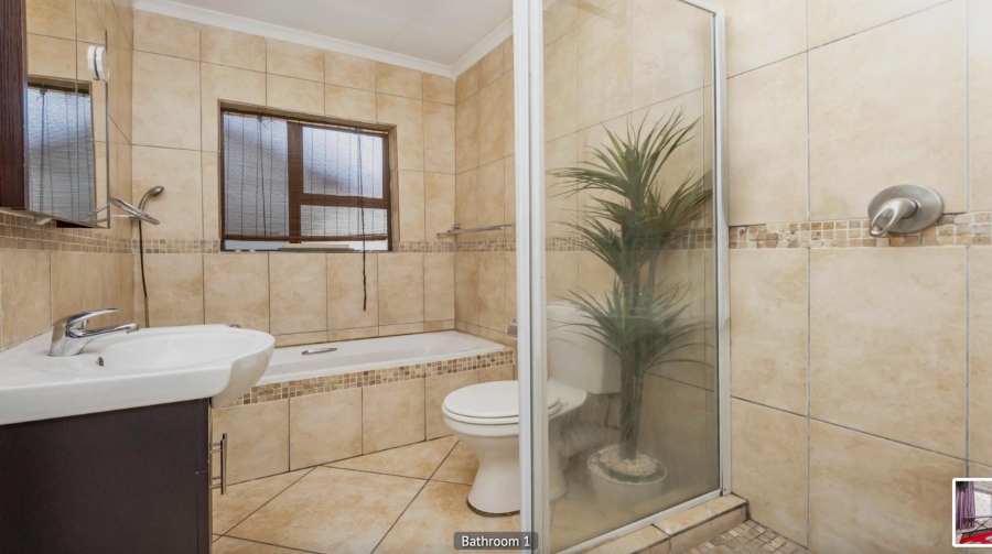 3 Bedroom Property for Sale in Greenstone Hill Gauteng