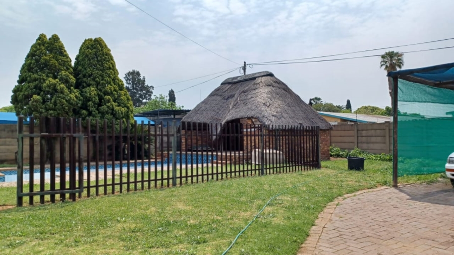 4 Bedroom Property for Sale in Sonland Park Gauteng