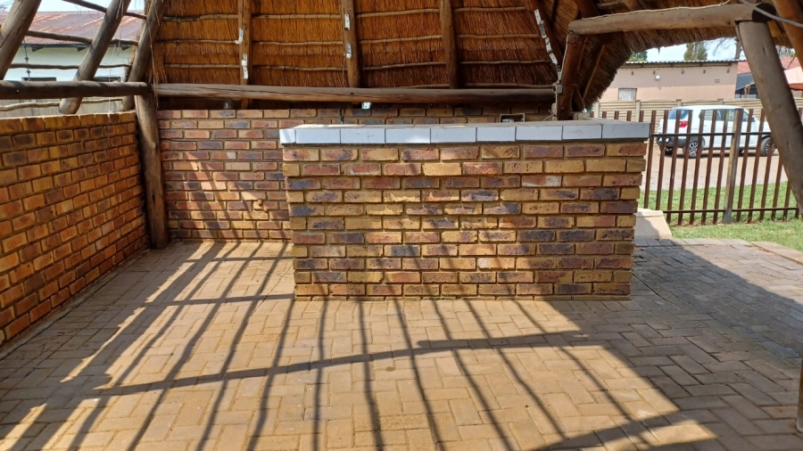 4 Bedroom Property for Sale in Sonland Park Gauteng