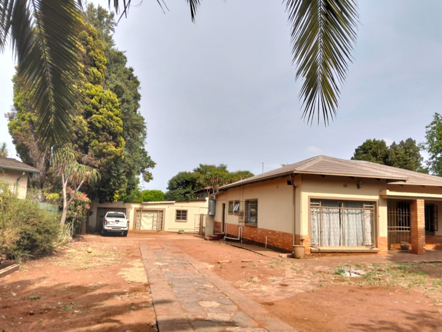 6 Bedroom Property for Sale in Lyttelton Manor Gauteng