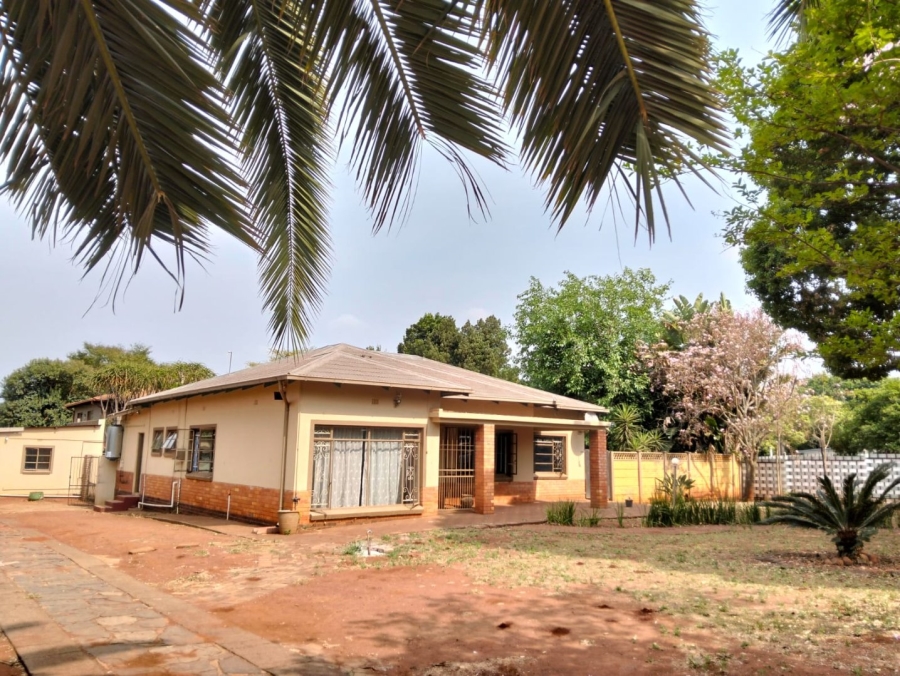 6 Bedroom Property for Sale in Lyttelton Manor Gauteng