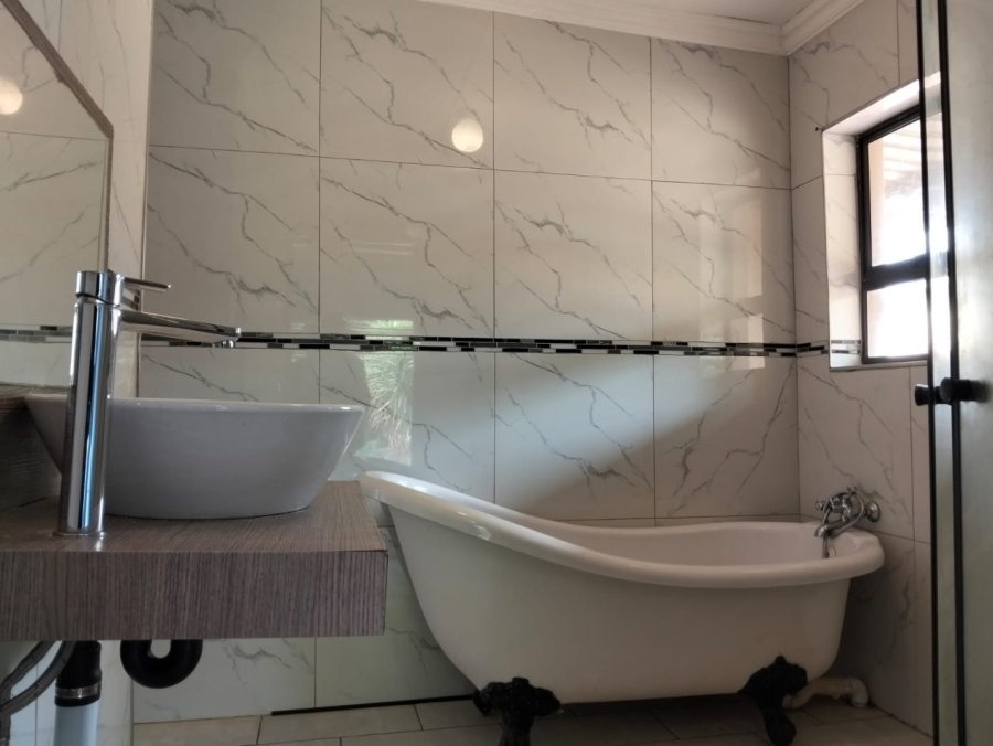 6 Bedroom Property for Sale in Lyttelton Manor Gauteng