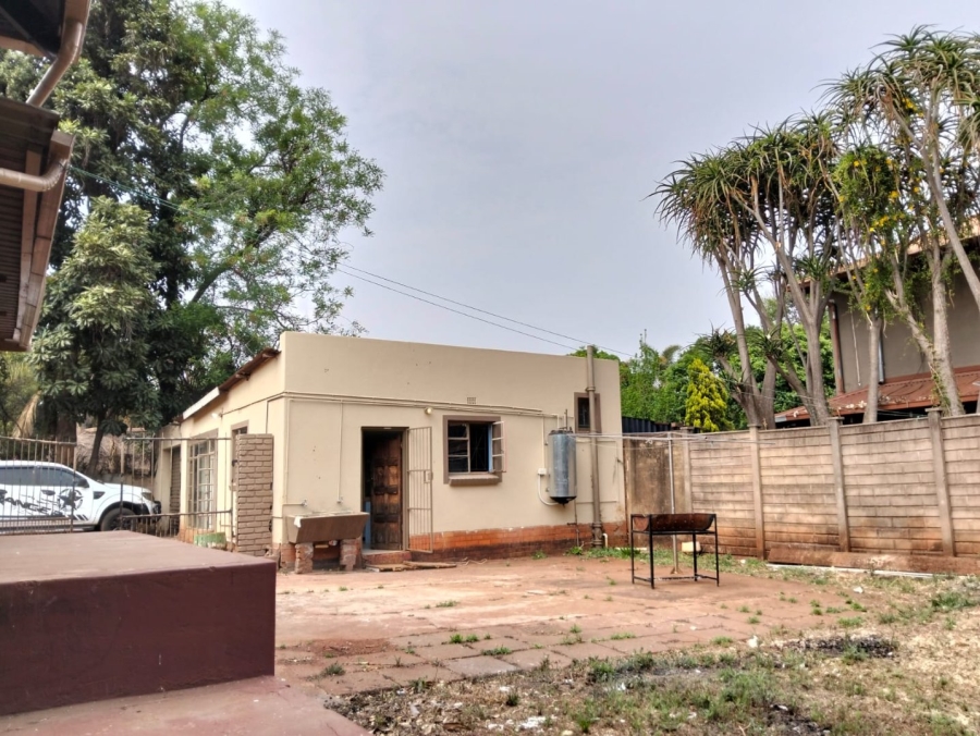 6 Bedroom Property for Sale in Lyttelton Manor Gauteng