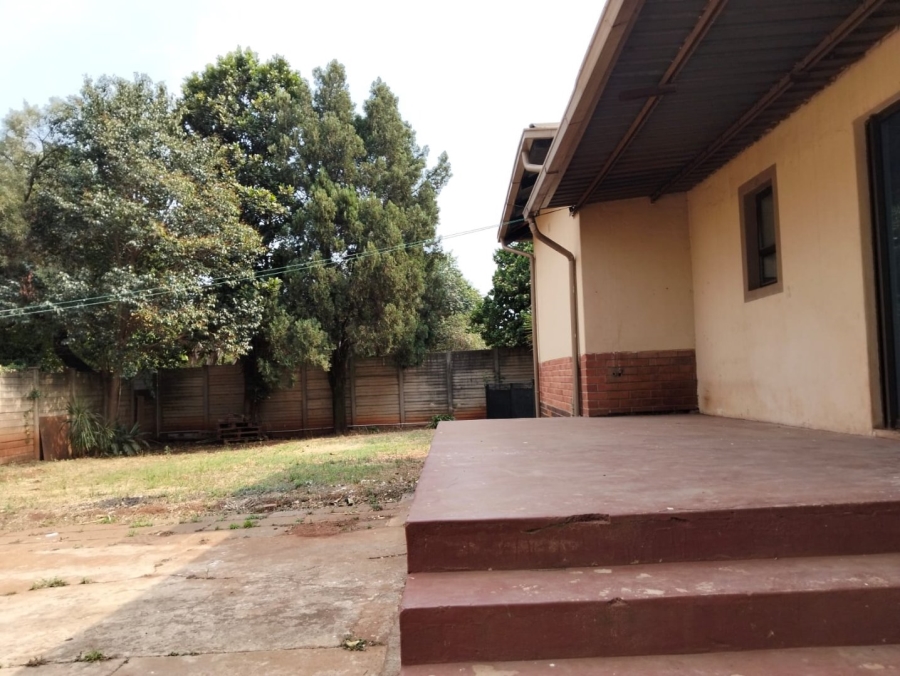 6 Bedroom Property for Sale in Lyttelton Manor Gauteng