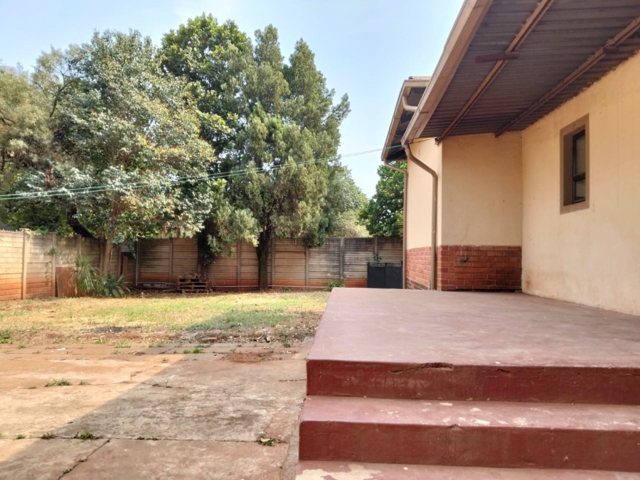 6 Bedroom Property for Sale in Lyttelton Manor Gauteng