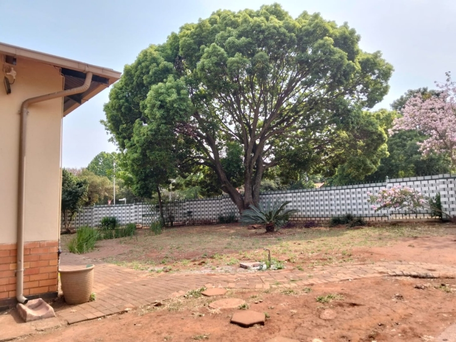 6 Bedroom Property for Sale in Lyttelton Manor Gauteng