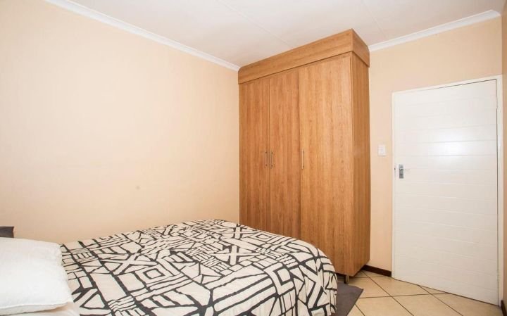 2 Bedroom Property for Sale in Stone Ridge Gauteng
