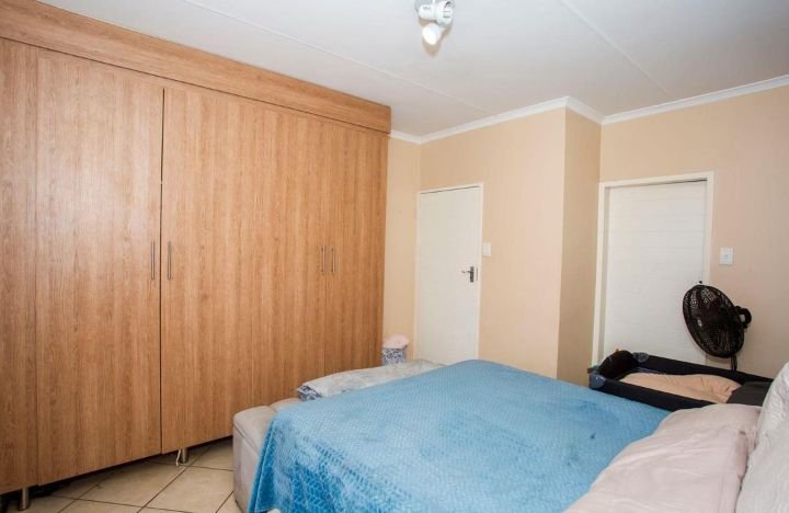 2 Bedroom Property for Sale in Stone Ridge Gauteng