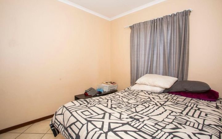 2 Bedroom Property for Sale in Stone Ridge Gauteng