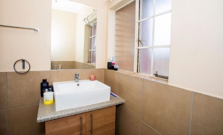 2 Bedroom Property for Sale in Stone Ridge Gauteng