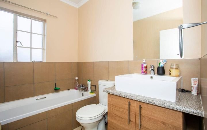 2 Bedroom Property for Sale in Stone Ridge Gauteng