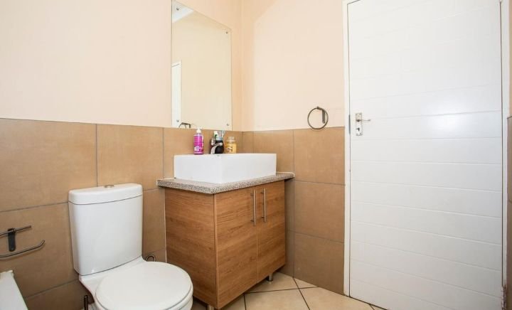 2 Bedroom Property for Sale in Stone Ridge Gauteng