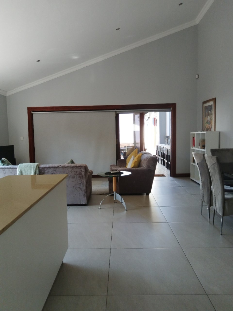 To Let 1 Bedroom Property for Rent in Fourways Gauteng