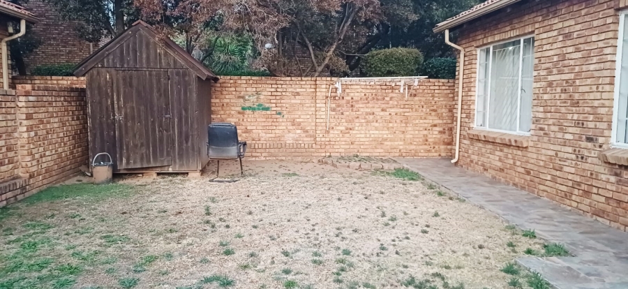 To Let 3 Bedroom Property for Rent in Vorna Valley Gauteng