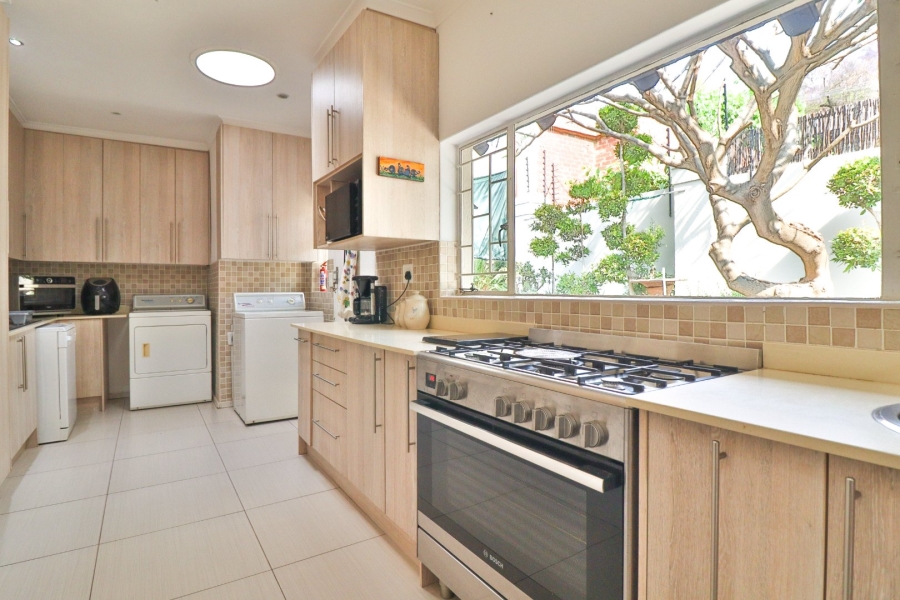 4 Bedroom Property for Sale in Muckleneuk Gauteng