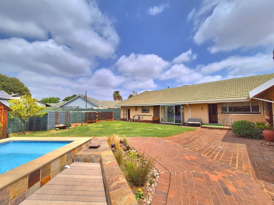 4 Bedroom Property for Sale in Larrendale Gauteng