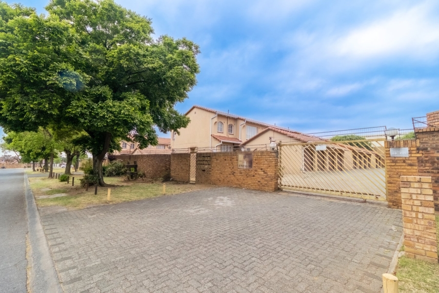 3 Bedroom Property for Sale in Ridgeway Gauteng