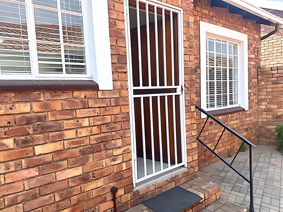 2 Bedroom Property for Sale in Wilro Park Gauteng