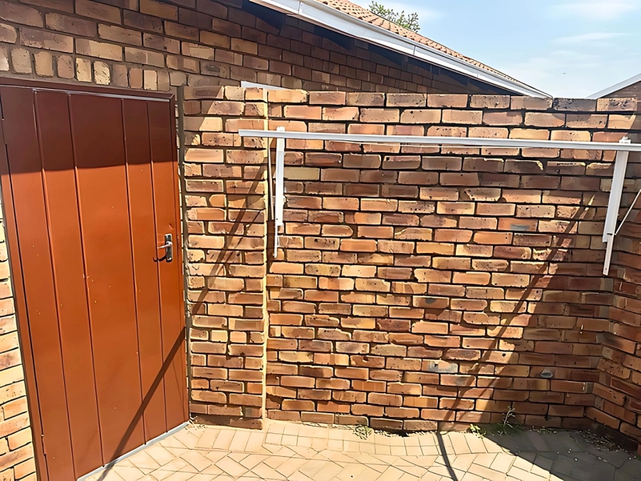 2 Bedroom Property for Sale in Wilro Park Gauteng