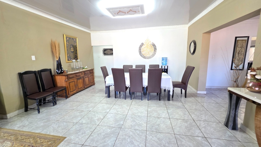 To Let 4 Bedroom Property for Rent in Erasmia Gauteng