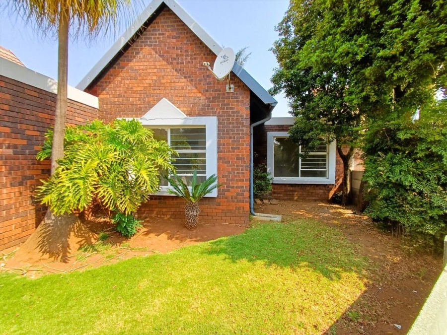 2 Bedroom Property for Sale in Glen Marais Gauteng