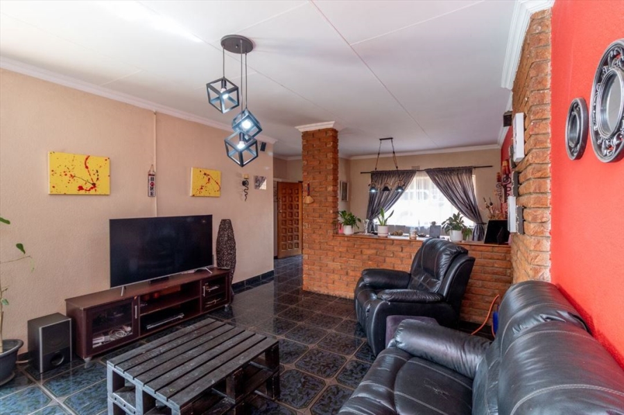 3 Bedroom Property for Sale in Glen Marais Gauteng