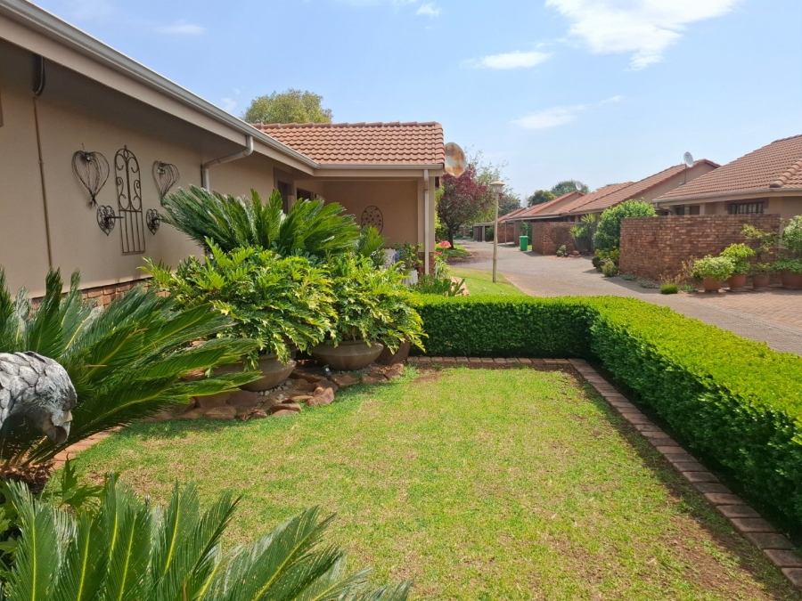 2 Bedroom Property for Sale in Montana Tuine Gauteng