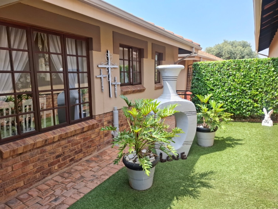 2 Bedroom Property for Sale in Montana Tuine Gauteng
