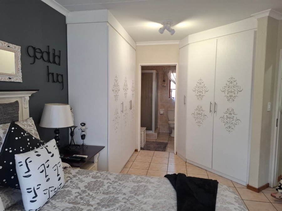 2 Bedroom Property for Sale in Montana Tuine Gauteng