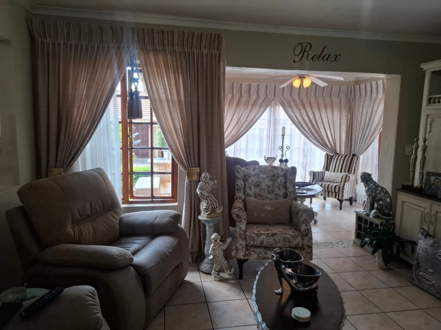 2 Bedroom Property for Sale in Montana Tuine Gauteng